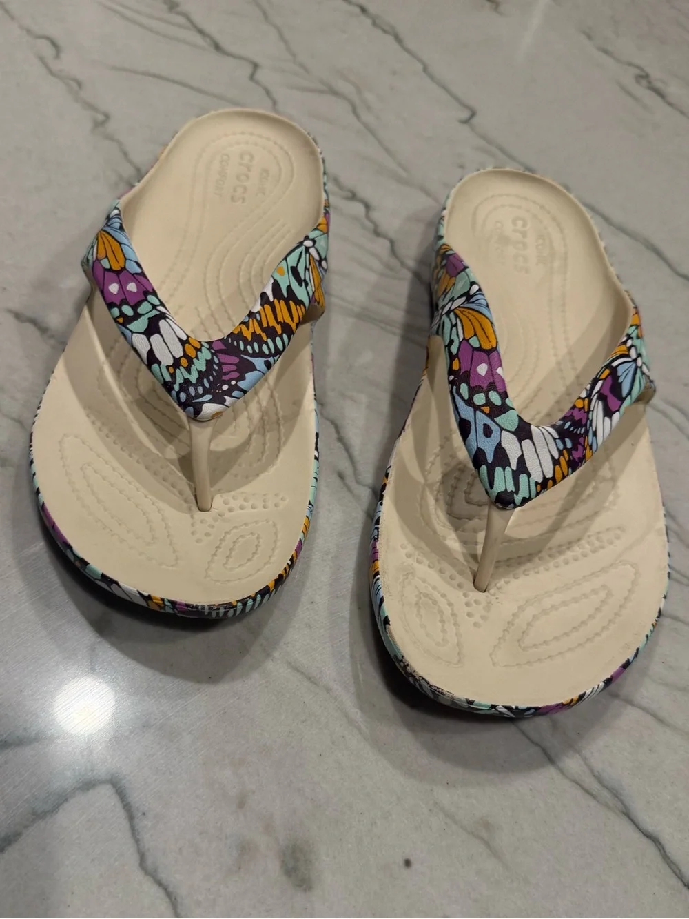 CROCS 🌈✨ vibrant